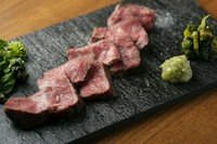 仕入れに応じて、ハラミ、シンシン、トウガラシなどの稀少部位も登場。詳細は店舗でご案内します。