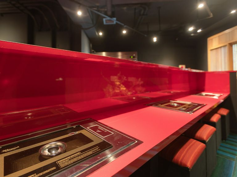 換気対策に対面式カウンターの導入。“安心”に向けた空間づくり