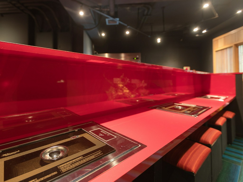 換気対策に対面式カウンターの導入。“安心”に向けた空間づくり