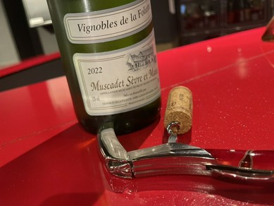 厳選泡盛をはじめとした美酒たち。特別なボトルワインも注目