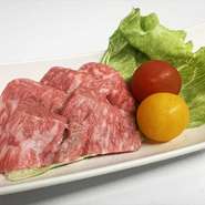 自分へのご褒美に美味しいお肉はいかがですか !
美味しいお肉が少しづつ食べられるようレディースサイズもございます。お隣との間隔が広く二段カウンターによりプライベート感もあり好評を頂いております !