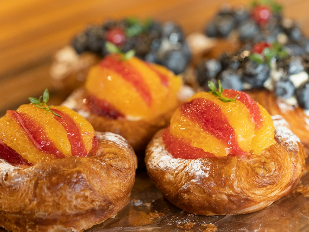 季節のおいしさを自慢の生地で『フルーツのデニッシュ』