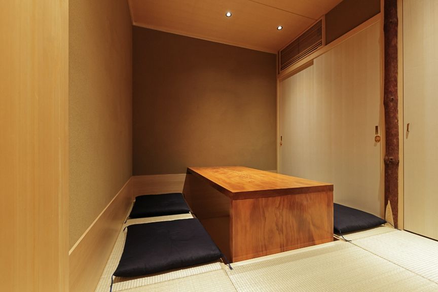 木目が美しい洗練された佇まいの中で、大切な方との食事会