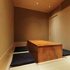 木目が美しい洗練された佇まいの中で、大切な方との食事会
