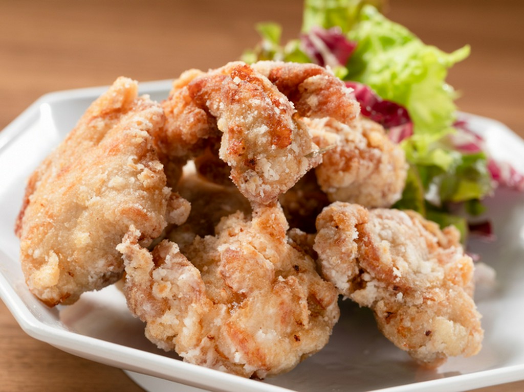 ジューシーな肉汁あふれる『唐揚げ』