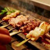 上質な京都の丹波黒鶏や新鮮な野菜を、香り高い備長炭で焼き上げる『串各種』
