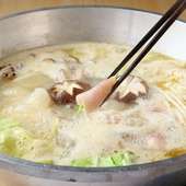 各種宴会におすすめ。丹波黒鶏を時間をかけて煮込んだ、鶏白湯スープが旨い『水炊きコース』