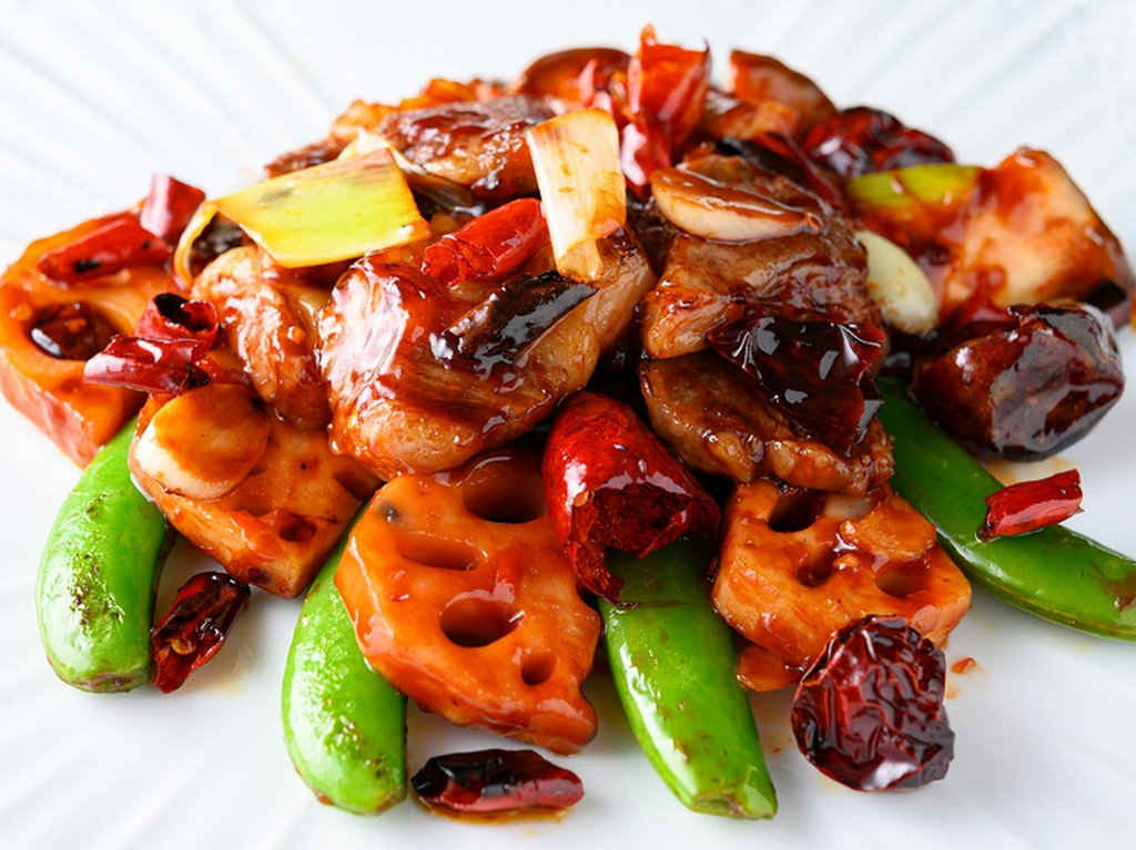 コクのある辛さがクセになる『極上和牛サーロインの四川唐辛子炒め』