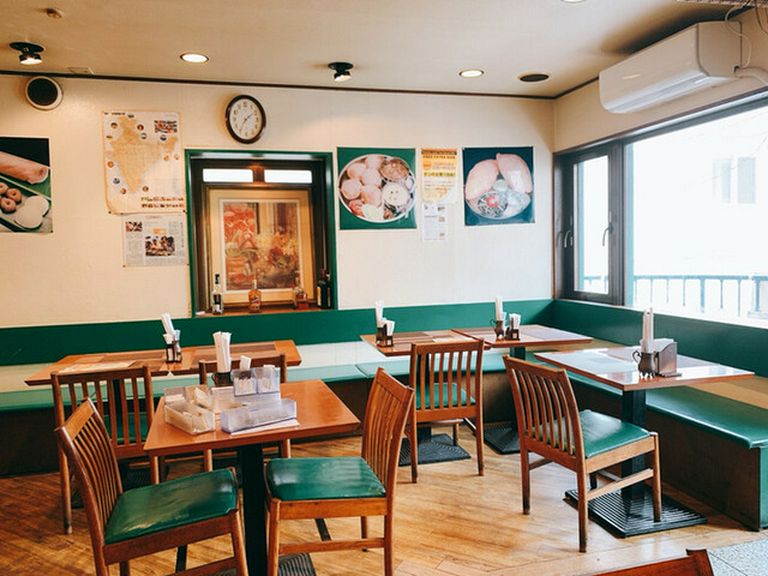 テーブル席 22席 テラス席1席