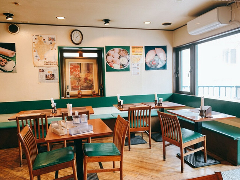 テーブル席　22席　テラス席1席