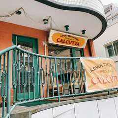 階段を上がって2階にあります