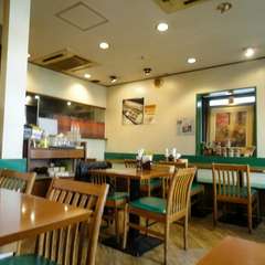 ランチ・オープン前のお店