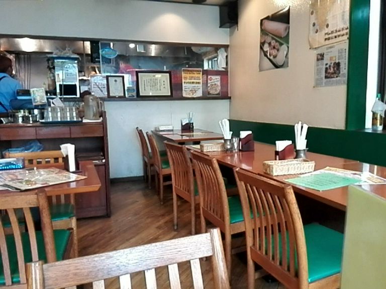 日当たりのよい、明るい店内です