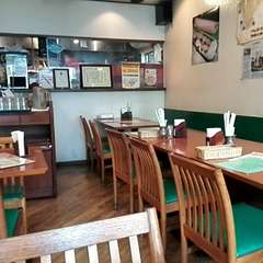 日当たりのよい、明るい店内です