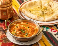 チキン・バターマサラとチーズナンのセット