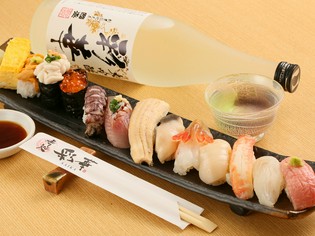 国内で水揚げされた新鮮な魚介を贅沢に食せる『寿司』