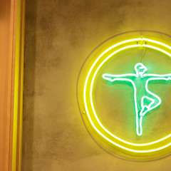 居酒屋の定番メニューや和食を中心とした多国籍料理店