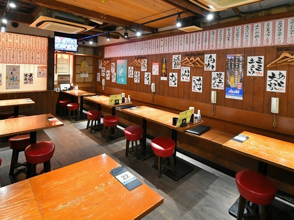 ゆっくり座れるテーブル席もございます。