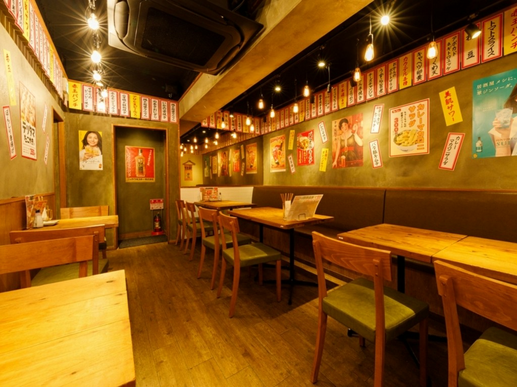テーブル席もしっかりあるので宴会にオススメです。
