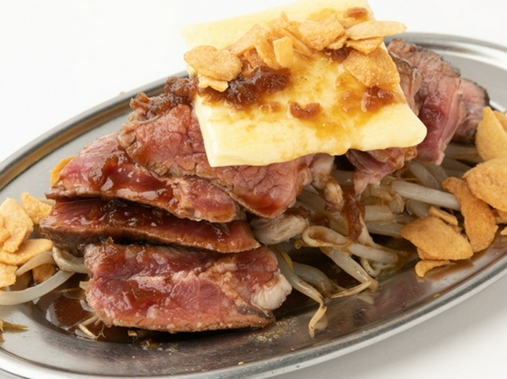 ガリバタビフテキはボリュームもあり空腹時のおつまみにオススメ