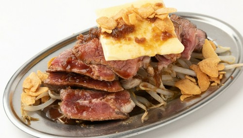 ガリバタビフテキはボリュームもあり空腹時のおつまみにオススメ