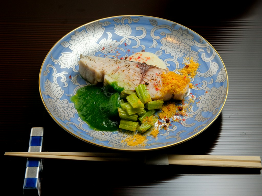 素材を重視した和食ベースの創作料理