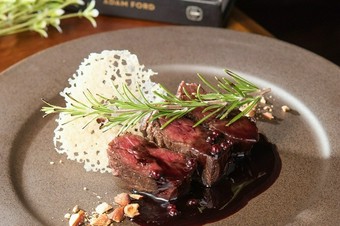 柔らかく、かみしめるほどに旨みを感じる『アンガス牛のグリル』