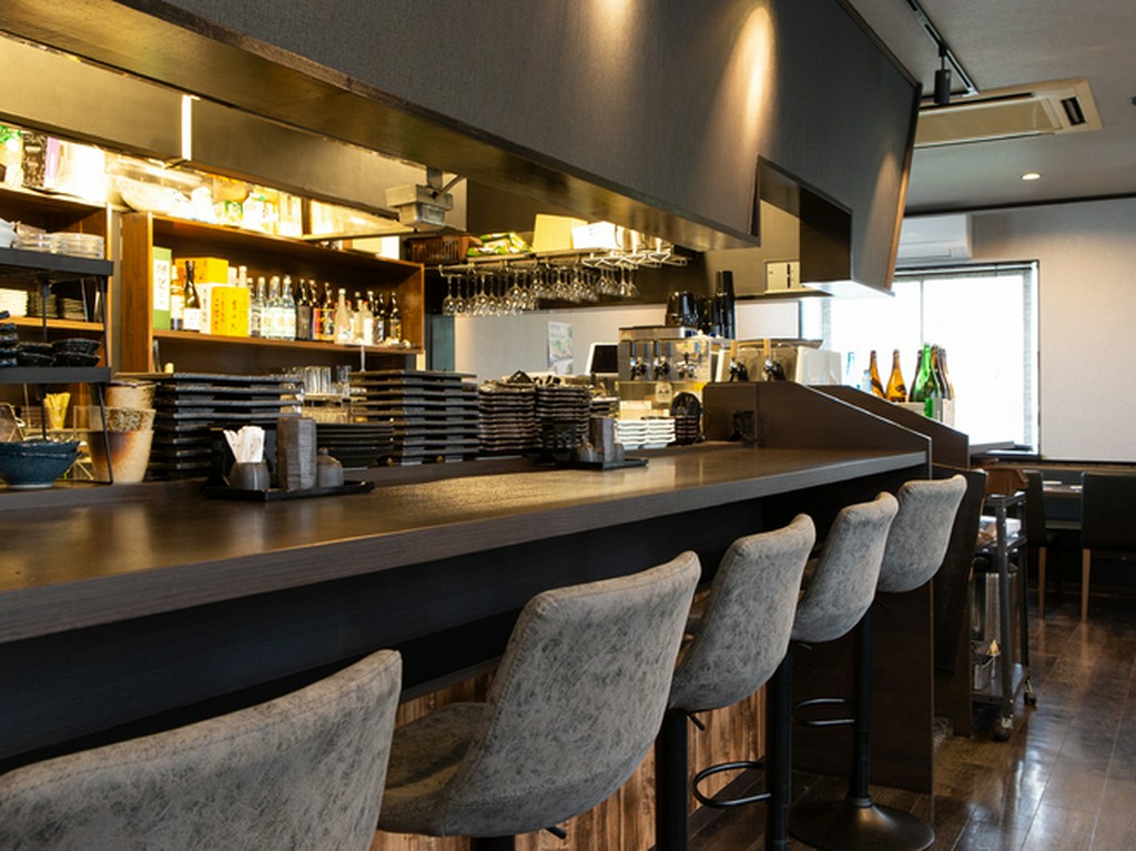 気軽に一人でも利用できる、オシャレなカウンター席