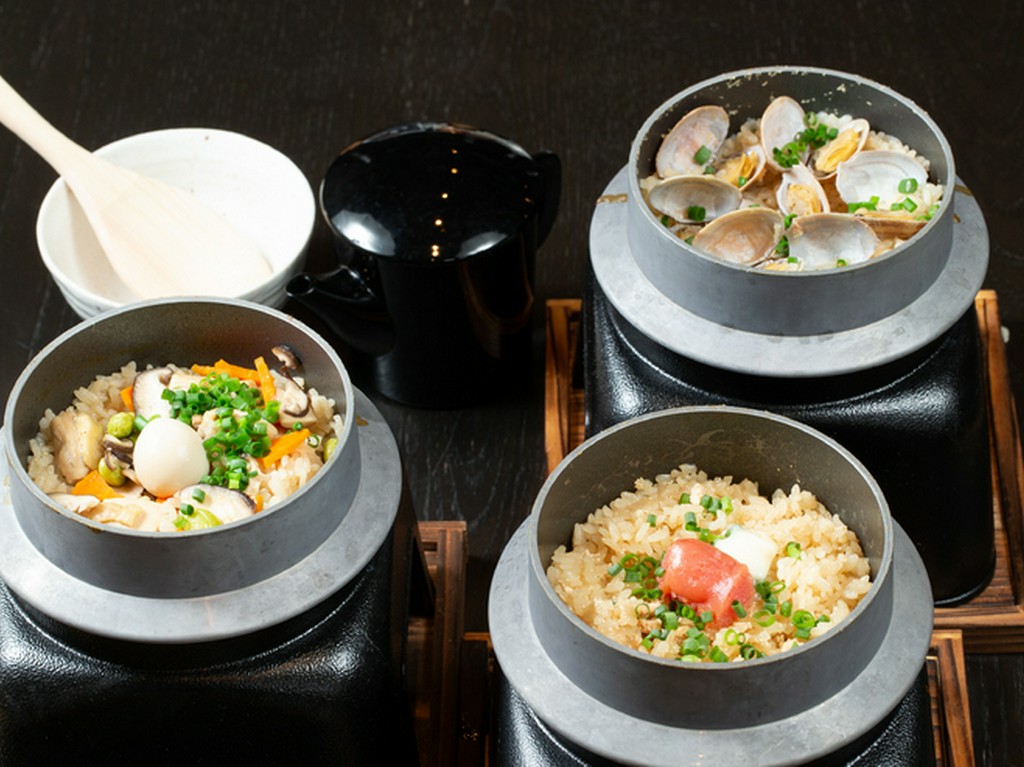 炊き立てでアツアツの『釜飯』