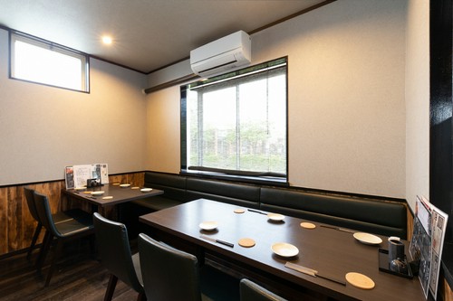 使いやすいテーブル席も完備