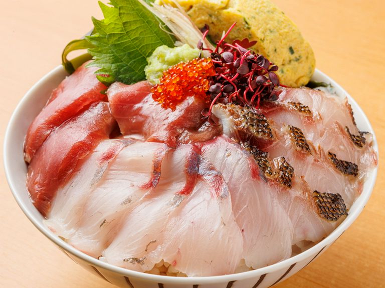 新鮮な「魚介類」を中心とした浜焼&一品料理を、手頃な価格で