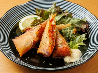 女性に大人気！『エビとモッツアレラの春巻き』