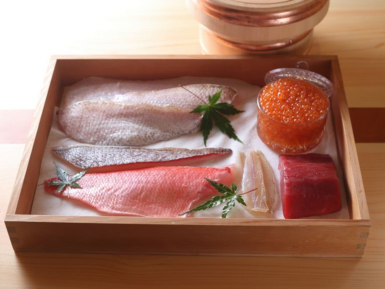 季節の移ろいを映す、こだわりの鮮魚仕入れ