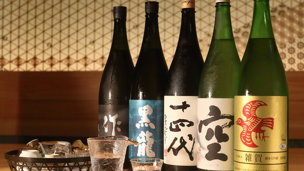 全国各地の酒蔵を訪ね歩き、シャリに寄り添う日本酒を厳選