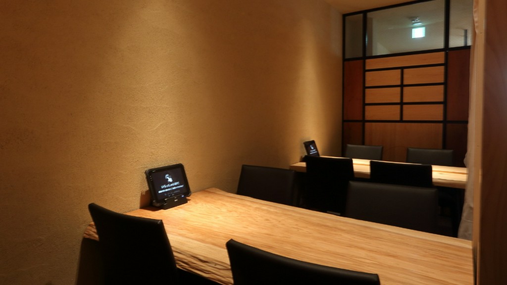 シーンや二人の気分に合わせて、席を使い分けるのも楽しみ