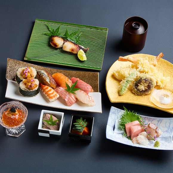 [Khóa học Tsukinone Nigiri đặc biệt] Khóa học đặc biệt chỉ dành cho chỗ ngồi ở tầng hai, nơi bạn có thể thưởng thức các món khai vị theo mùa, nhím biển và trứng cá muối, cùng sáu miếng nigiri thủ công.