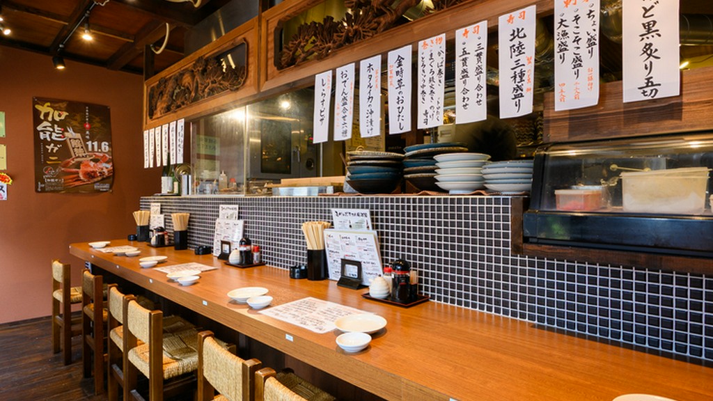 程よい距離感が心地よい。カウンター席で味わう二人の時間