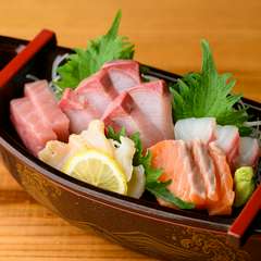 新鮮な海の幸を、豪快な厚切りで！食べ応えも映えも満点の『そこそこ盛り』