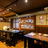 訪れた方に居心地よく過ごしてもらえるよう、料理人をはじめスタッフ一同が心を込めてお迎えするのが流儀。おいしい料理と心地よい時間を求めて、何度でも足を運びたくなる、そんなお店です。