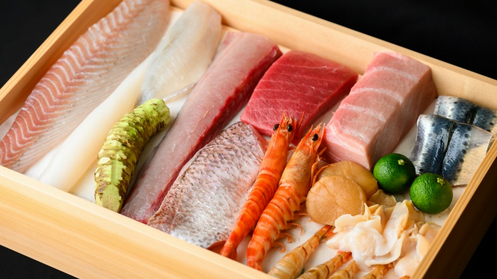 鮮度への妥協なし。至高の一皿のために、職人の目が選び抜いた魚