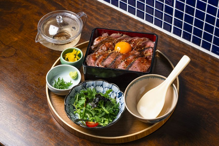 肉まぶし定食(画像はランチ)