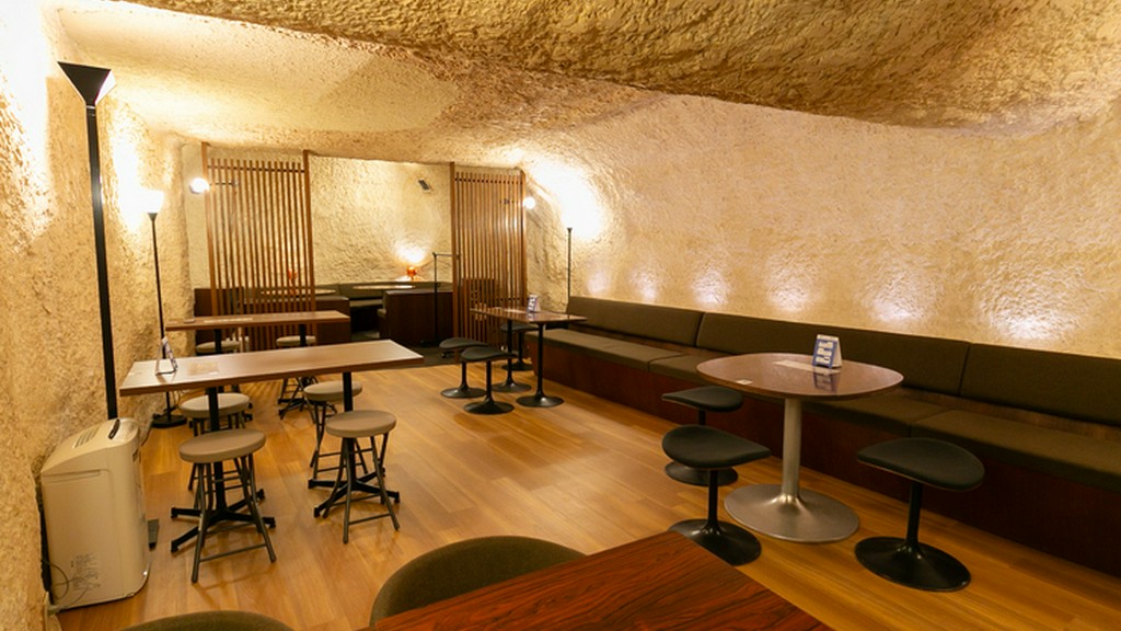 暖色系の木材の温もりがつくりだす、オシャレ空間