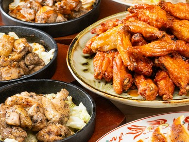 【三大名物】手包み餃子･炎のカゴ焼き･手羽先唐揚げが自慢！