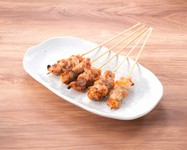 ジュワッと爆旨、鶏皮革命！

・5本：528円（税込）
・10本：968円（税込）
・20本：1,848円（税込）
・50本：4,378円（税込）
・100本：6,578円（税込）※【要予約】ご予約賜ります。