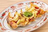 炎の上で出会った餃子とイタリアン。

・5個：528円（税込）
・10個：968円（税込）
・20個：1,848円（税込）
・50個：4,378円（税込）