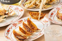 1つ1つ店内で丁寧焼きあげた餃子◎
ベーシックな焼き餃子の他､｢次郎餃子｣｢イタリアン餃子｣｢炊き餃子｣など豊富にご用意しておりますので､是非色々と味わってみてください♪
