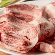 甲州牛・富士桜ポーク・信玄鶏など、地元山梨産の食材を主に使用。そのほかにも、産地やブランドは問わず、全国各地のおいしいと言われている食材を仕入れています。