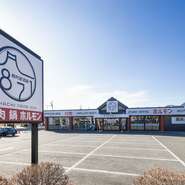 「ゲストには笑顔でおいしく食事をして欲しい」と語る白須氏。帰り際の「また来たい」のひと言、そして帰宅後の「おいしかったね」のひと言のために、スタッフ一同笑顔で“おもてなし”しています。