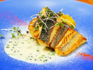 表面をカリッと香ばしく、中をフワッと『本日の鮮魚のポワレ』