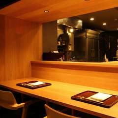 臨場感と共に美味と美酒に舌鼓を打てる特等席